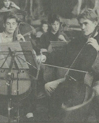 mit-cello-in-der-schulorchesterh-lle.jpg